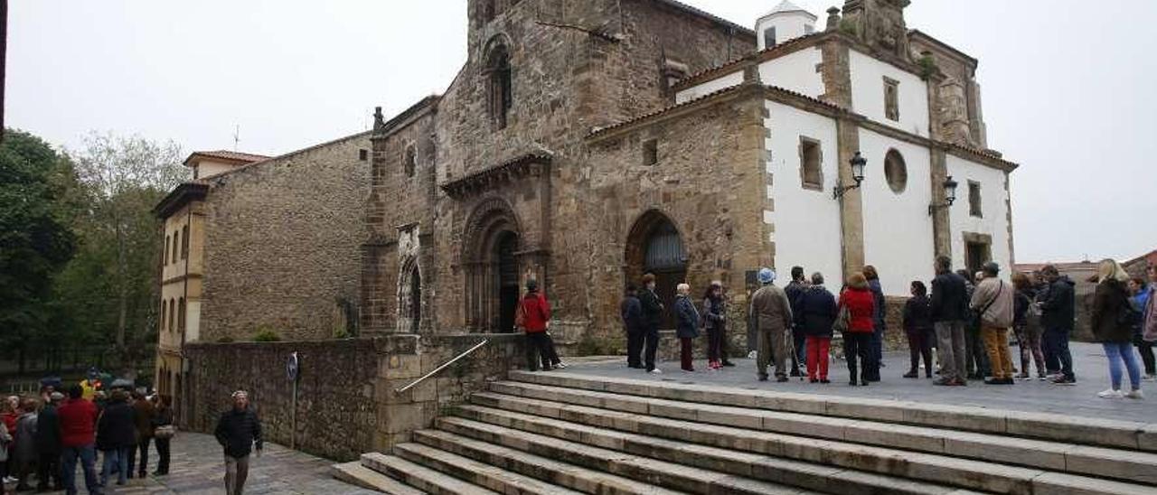 El entorno de la plaza de Carlos Lobo, con la iglesia de San Antonio de Padua.