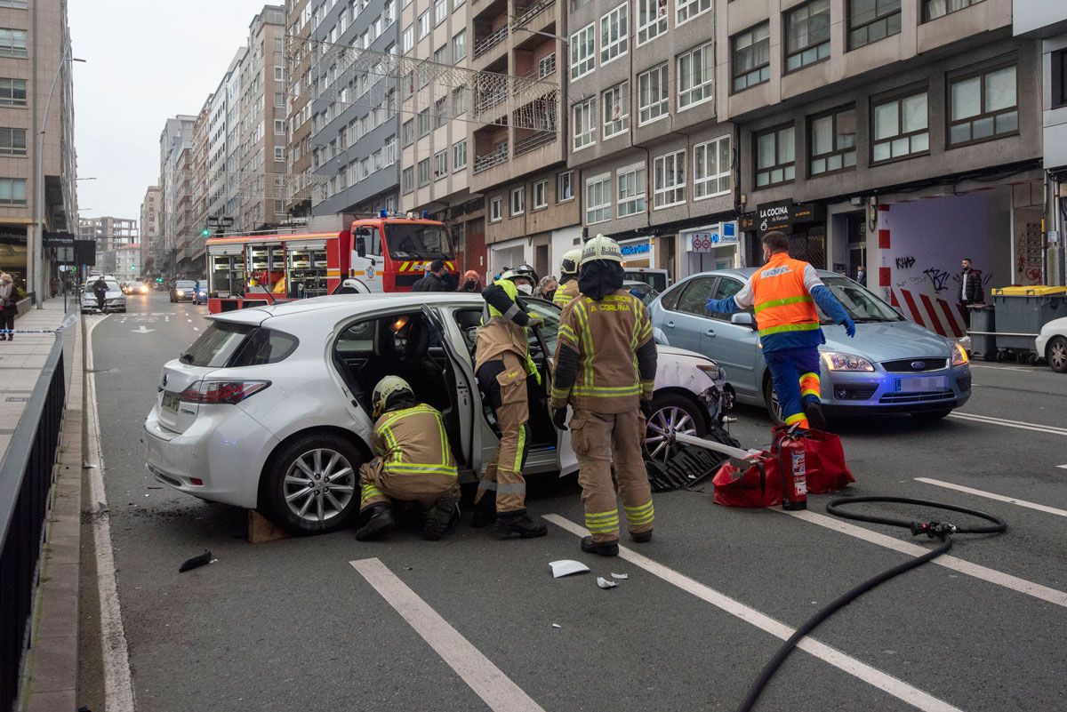 Herida leve al volcar un vehículo en ronda de Nelle