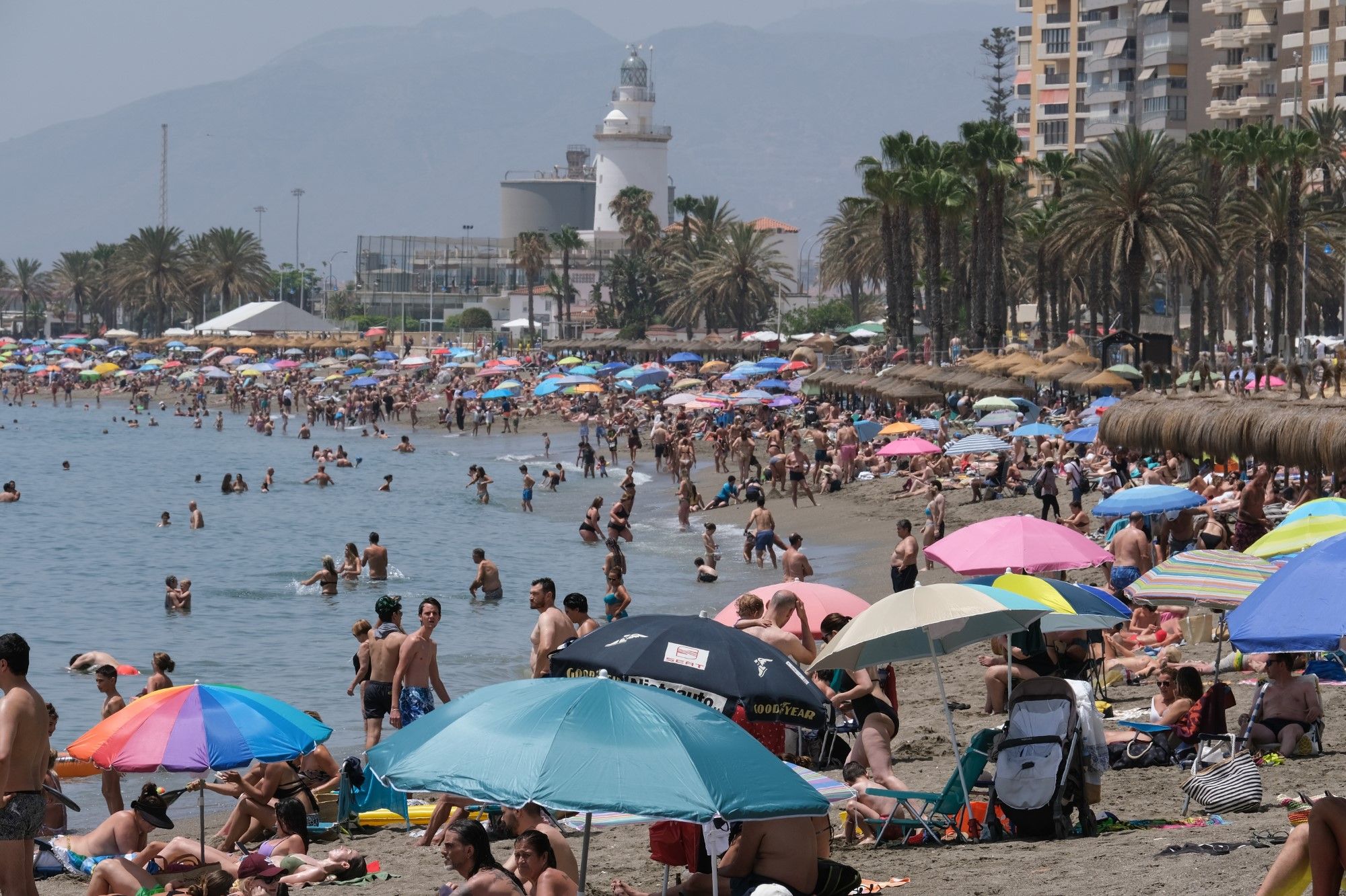 Las playas de Málaga, llenas en el primer domingo de julio
