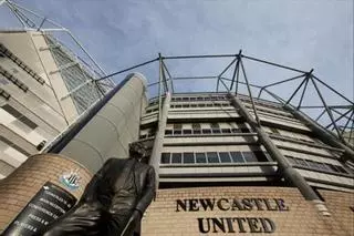 Un fondo de inversión de Arabia Saudí compra el Newcastle y lo convierte en el equipo más rico del mundo