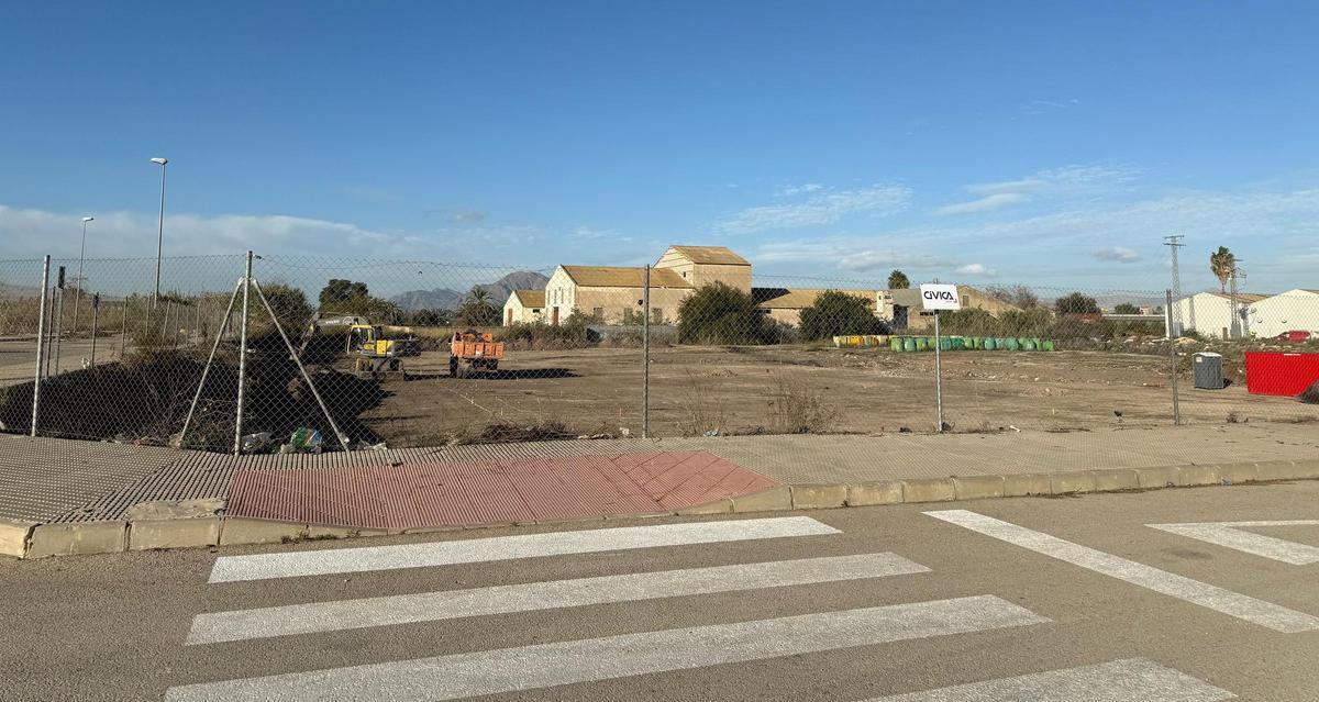 Parcela de más de 3.500 metros cuadrados en la calle Escritor José Pastor que el municipio ha cedido al consorcio