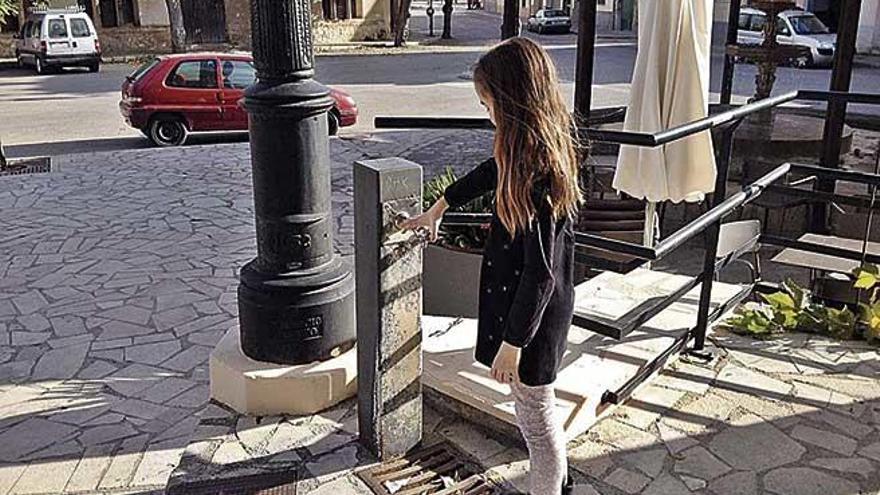 En Sineu el agua no sale de las fuentes públicas porque su consumo es perjudicial para la salud.