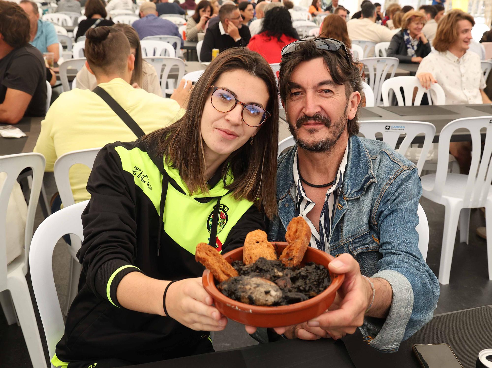 Redondela sienta en la mesa a los amandes del choco