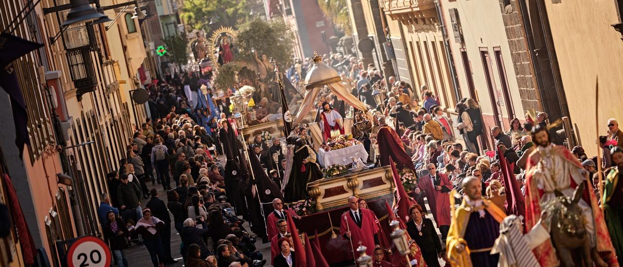 La Procesión Magna de la Semana Santa de La Laguna.