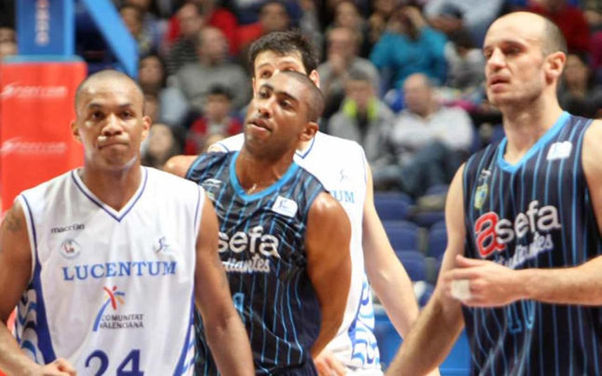 Ellis en un instante del partido junto a Granger y Carlos Jiménez.