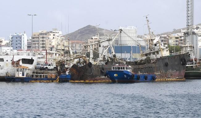 BARCO EN RIESGO DE HUNDIMIENTO