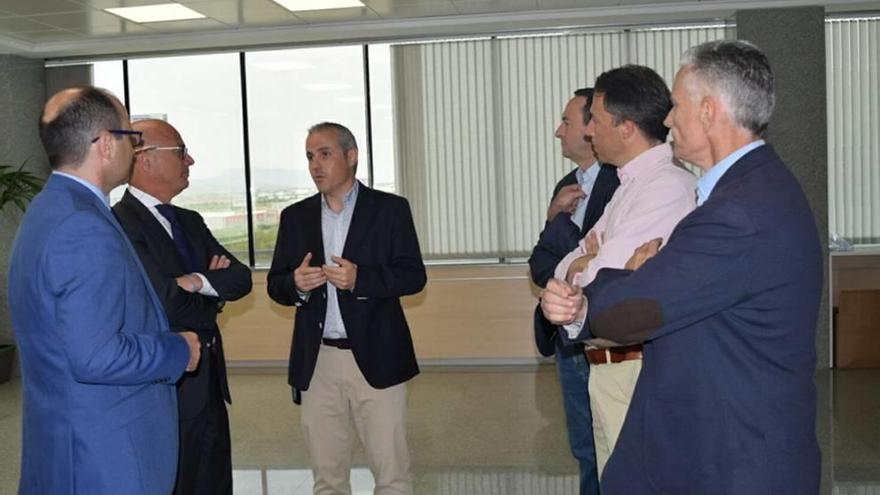 Hernández visitó ayer las instalaciones de la empresa Jisap.