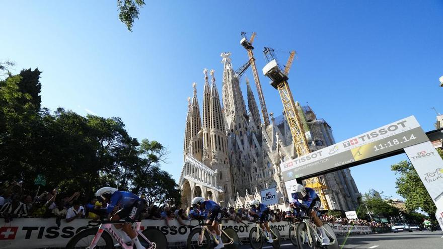 El Tour de Francia arranca en Barcelona con miles de aficionados en las calles