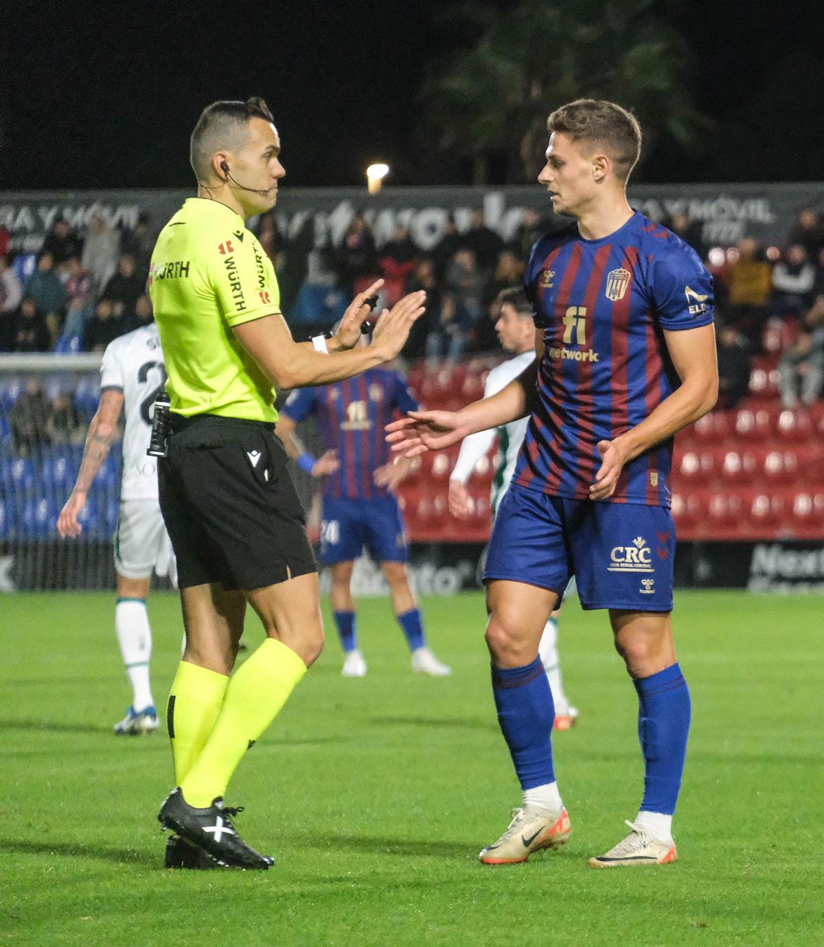 Las mejores imágenes del CD Eldense - SD Huesca (2-1) de la Jornada 13 de la Liga Hypermotion Las mejores imágenes del CD Eldense - SD Huesca (2-1) de la Jornada 13 de la Liga Hypermotion