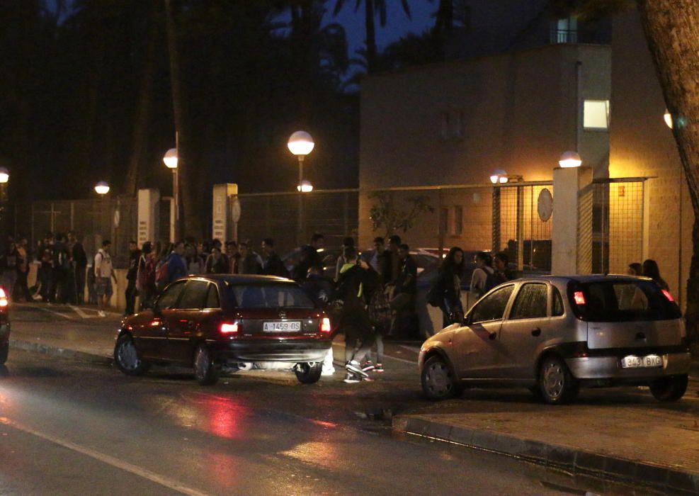 Los escolares acuden a clase caminando