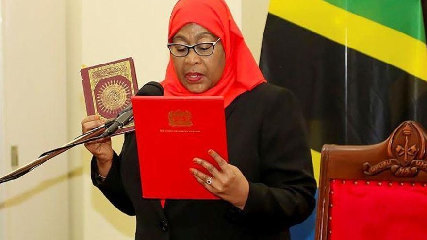 Samia Suluhu Hassan toma posesión como presidenta de Tanzania