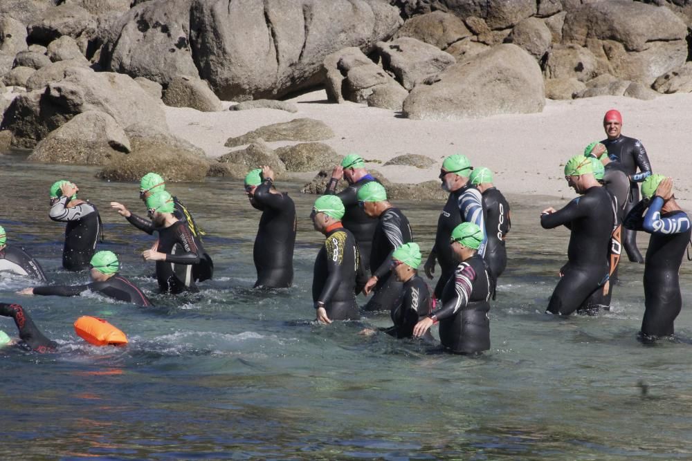 El estado del mar complica la travesía a nado entre Udra y Pescadoira