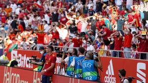 El internacional español Ferrán Torres se lamenta tras una ocasión fallada en el amistoso ante Portugal ante la gesticulación del público de la grada.