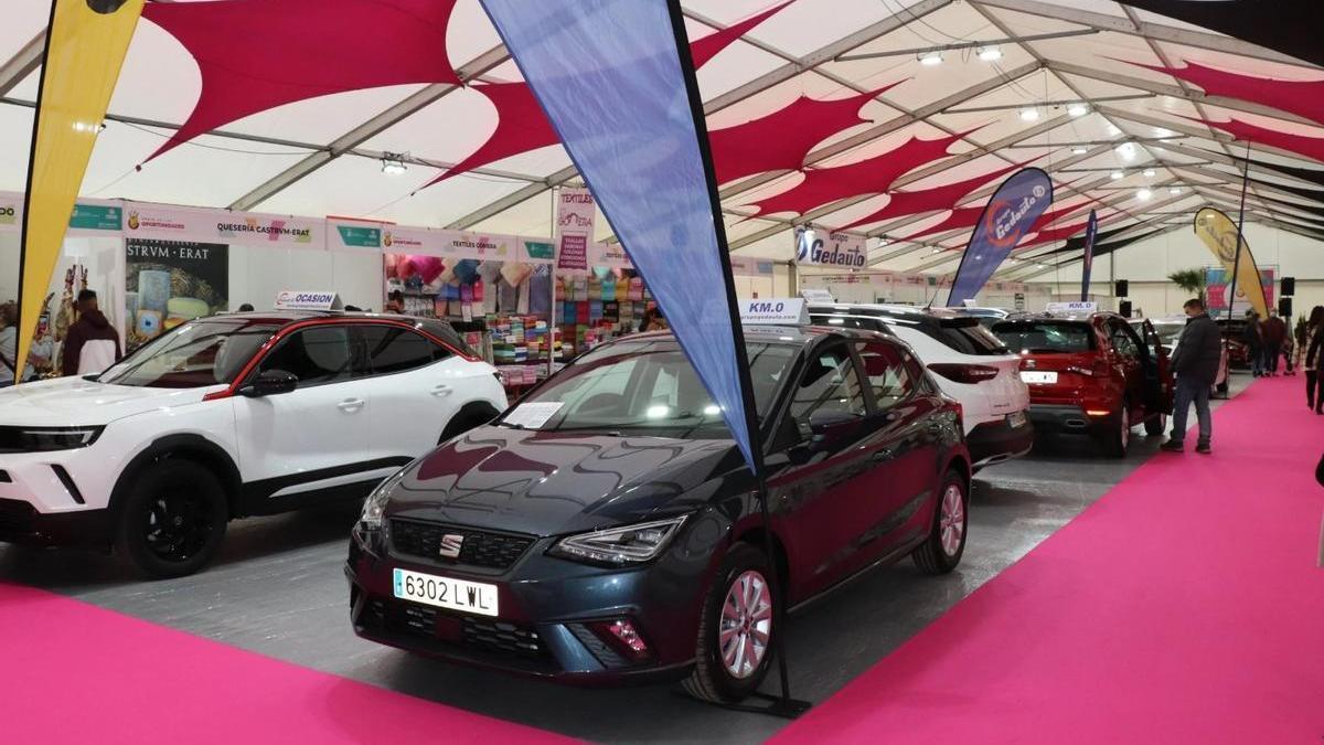 Exposición de coches en la feria del año pasado.