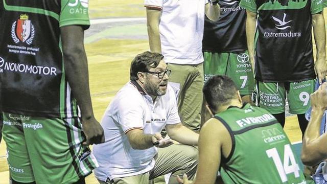 Crecer como equipo y ganar, las dos metas del Cáceres en Marín