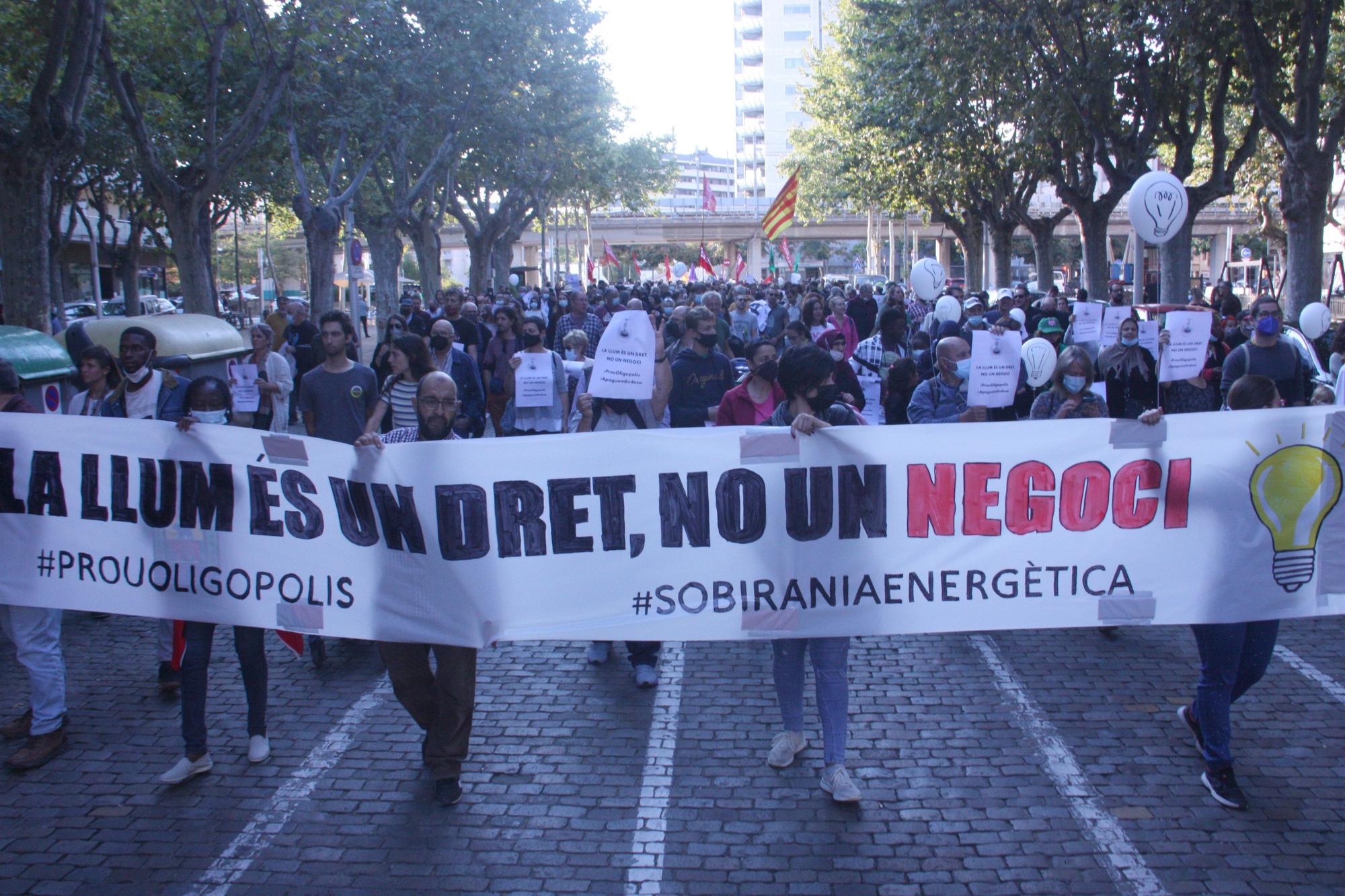 Protesten a Girona contra el model energètic