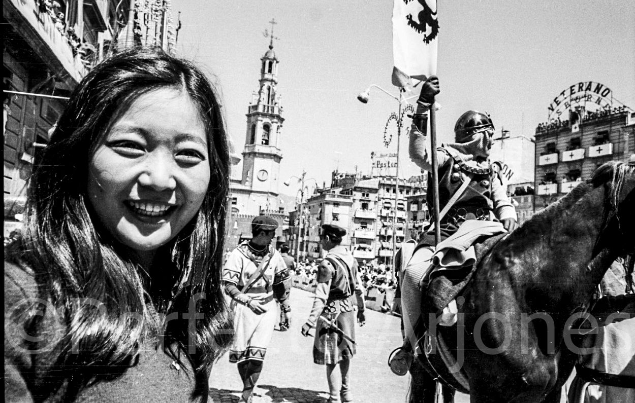 El otro punto de vista de Perfecto Arjones en las fiestas de los Moros y Cristianos de Alcoy en los años 60 y 70.