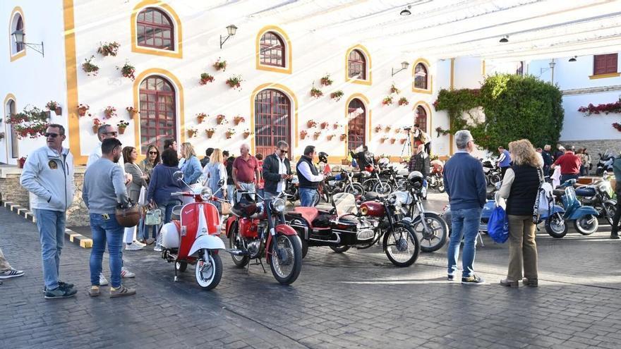 Rugido clásico entre olivares: Baena celebra su 17ª Ruta de Motocicletas de Época