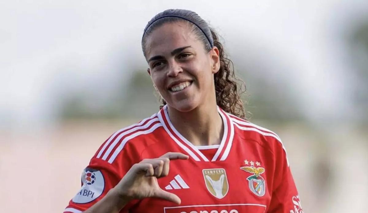 Andrea Falcón celebra un gol con el Benfica