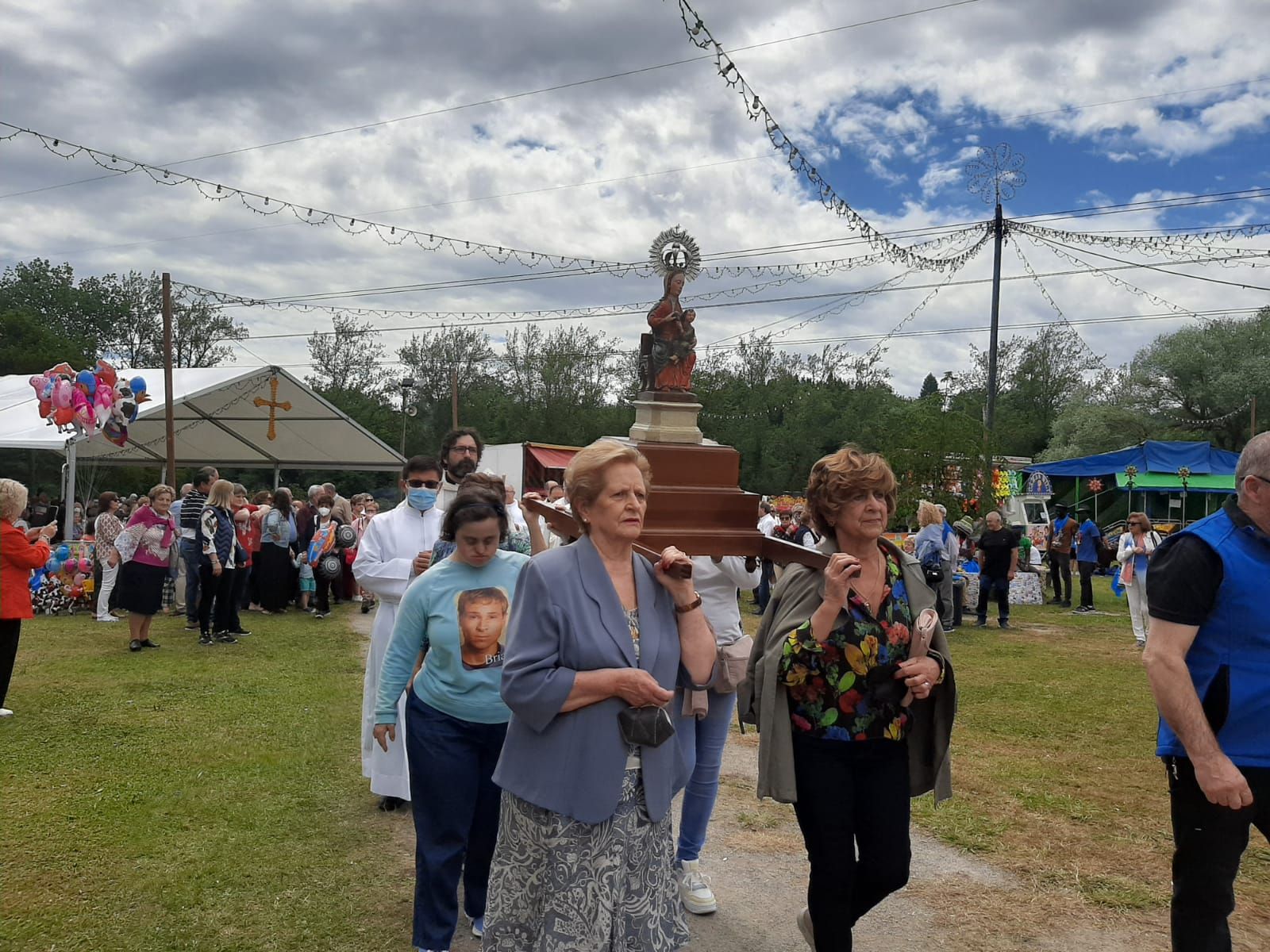 Meres (Siero) celebra a la Virgen de la Cabeza