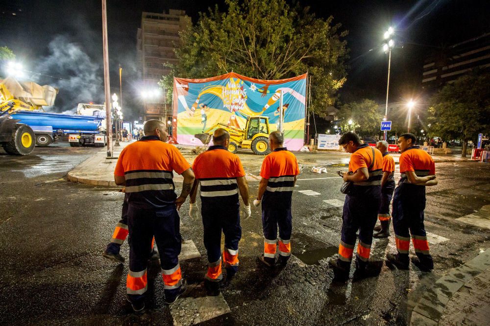 Tras la «Cremá» de los numerosos monumentos fogueriles hemos disfrutado de una ciudad que ha amanecido limpia gracias al trabajo de los equipos de UTE Alicante