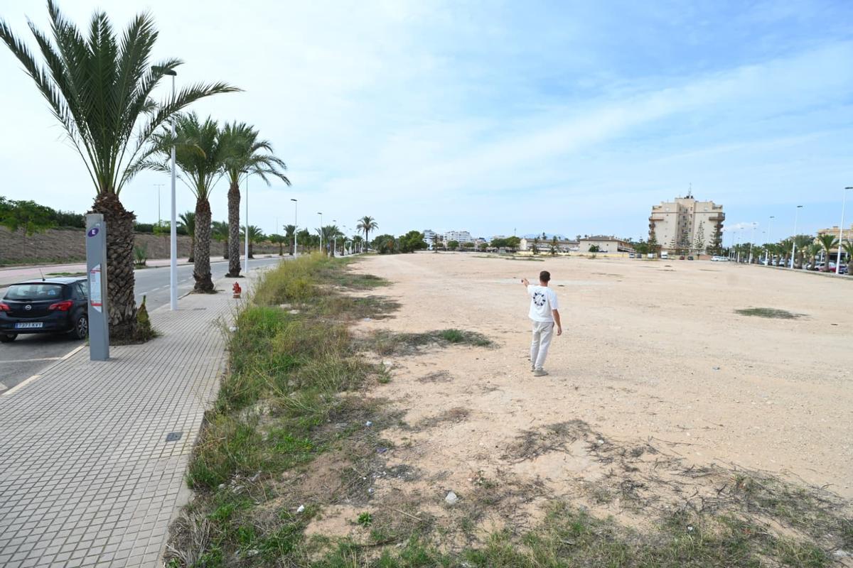Parcela en las inmediaciones del estadio Martínez Valero de Elche donde se construirá vivienda para jóvenes.