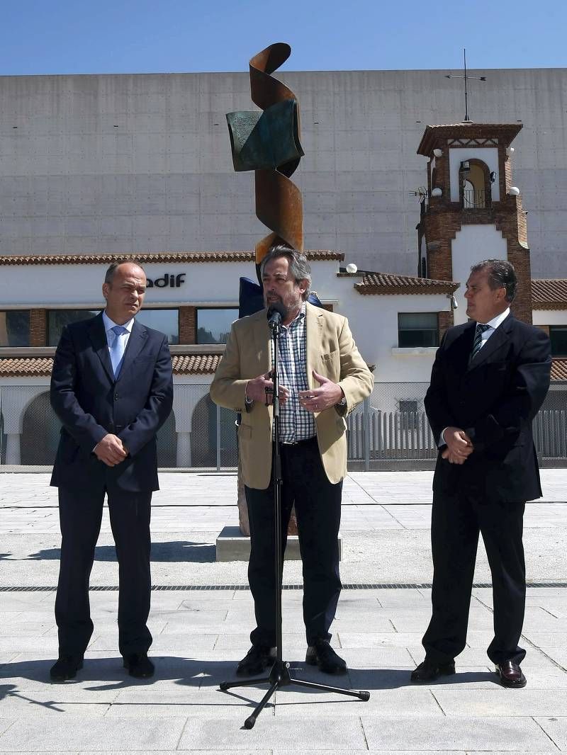 Fotogalería: Inauguración de la escultura en la Plaza El Periódico de Aragón