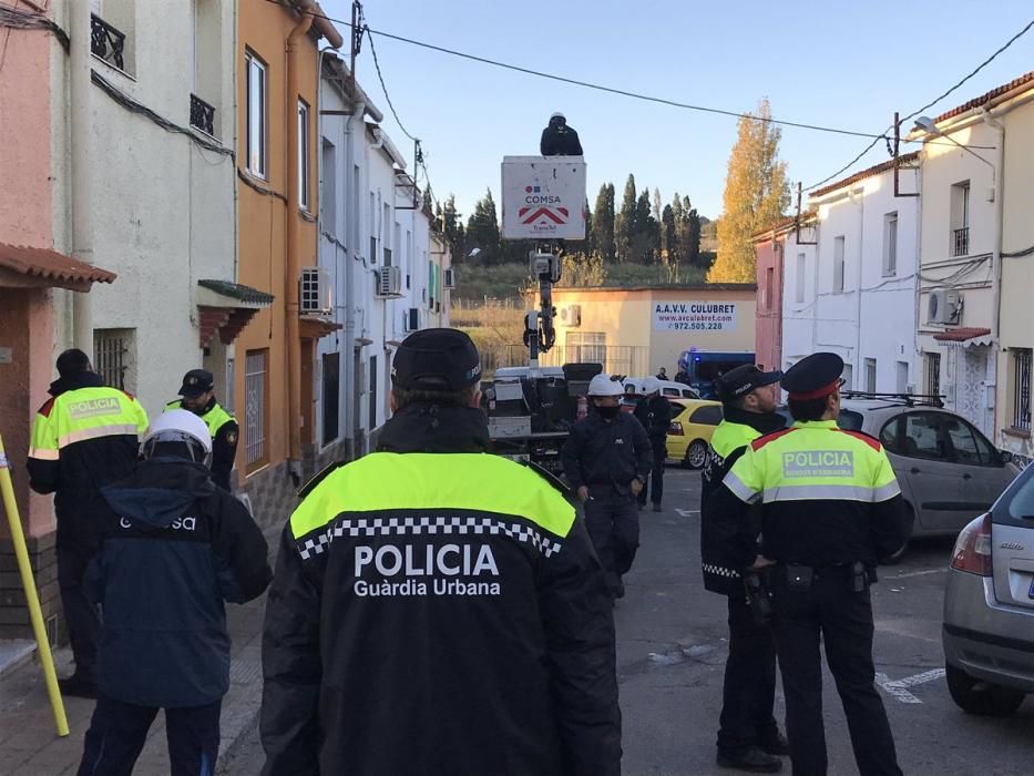 Tècnics i policia en el dispositiu contra el frau elèctric