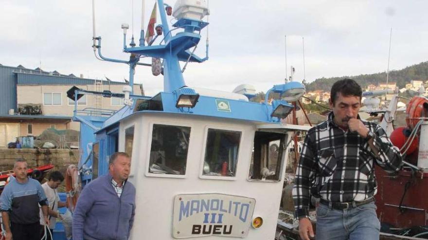 Uno de los barcos del cerco de Bueu antes de salir ayer al mar. // Santos Álvarez