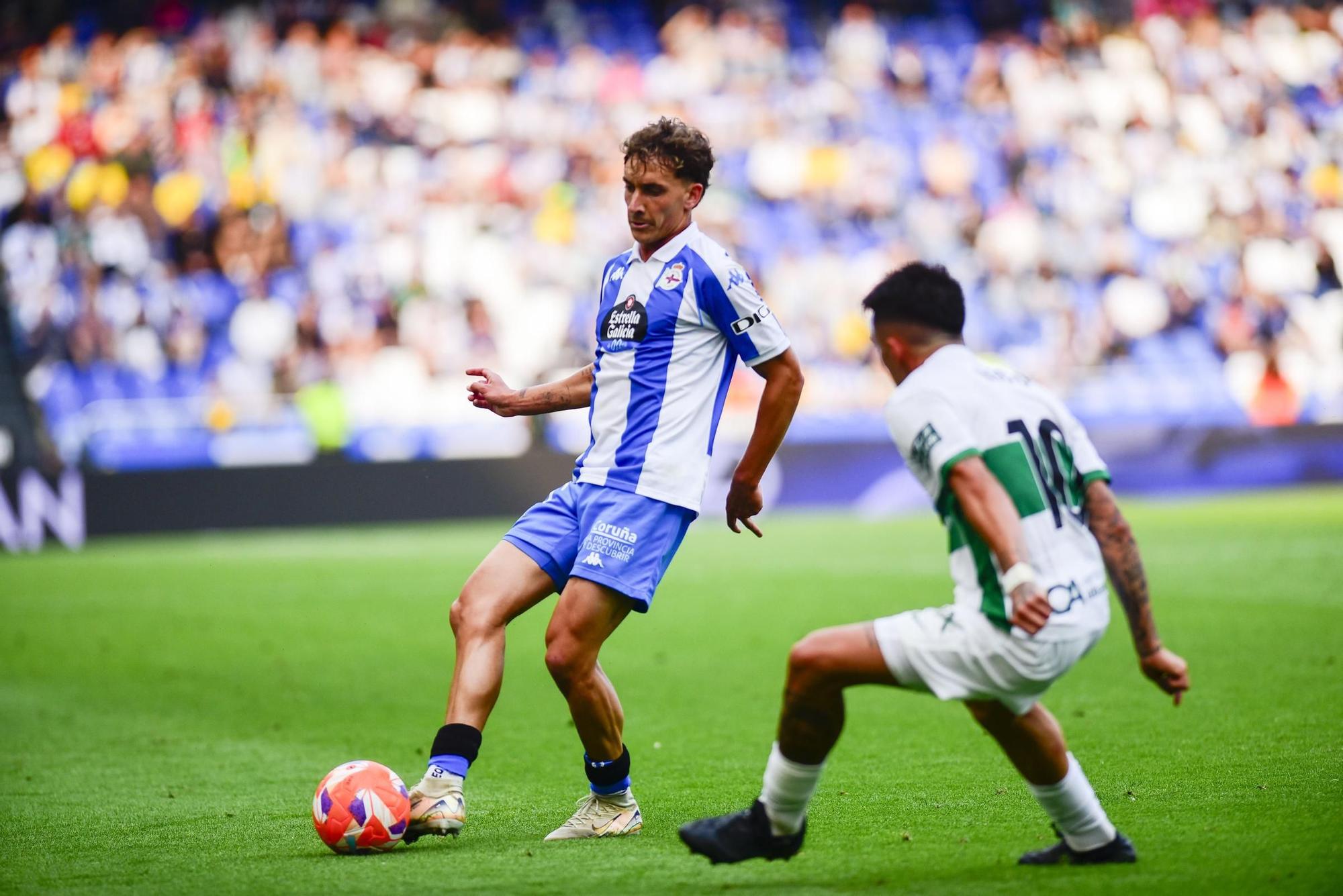 El Dépor cae goleado (0-4) por el Elche para cerrar la temporada 2025-25 en Riazor
