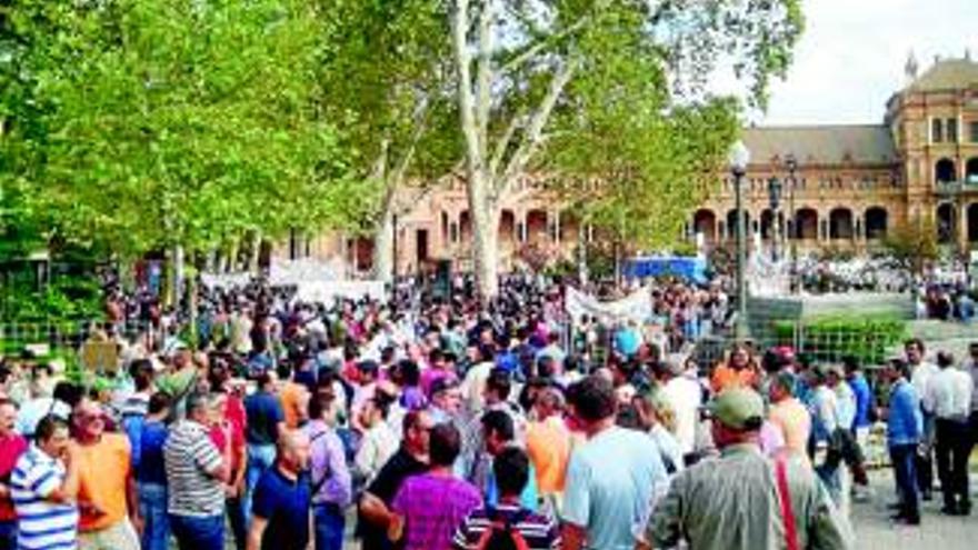 50.000 personas se manifiestan en Sevilla en defensa de la caza