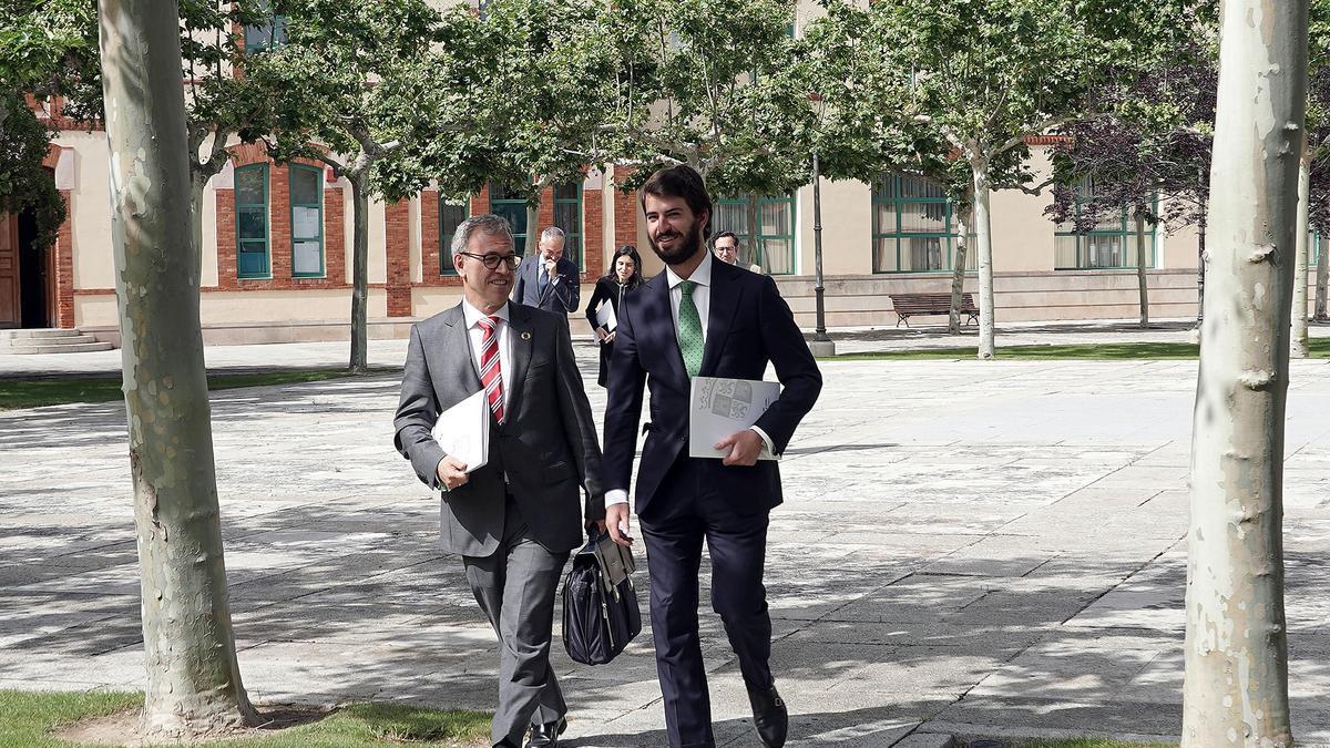 El vicepresidente de la Junta de Castilla y León, Juan García-Gallardo, y el consejero de Industria, Comercio y Empleo, Mariano Veganzones, comparecen en relación con la acción del Gobierno.