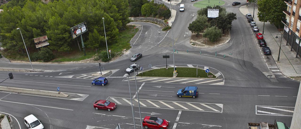 La rotonda sustituirá los actuales semáforos y dotará de una mayor fluidez al tráfico de entrada y salida de la ciudad.