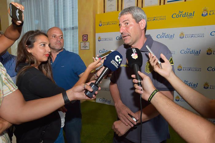 Llegada de la Unión Deportiva Las Palmas al ...