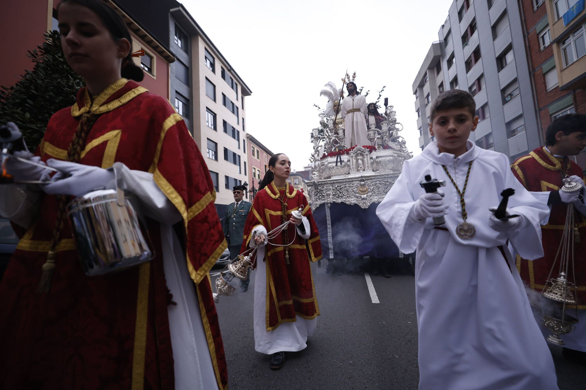 Iglesia de La Tenderina. Sale la procesión del Prendimiento