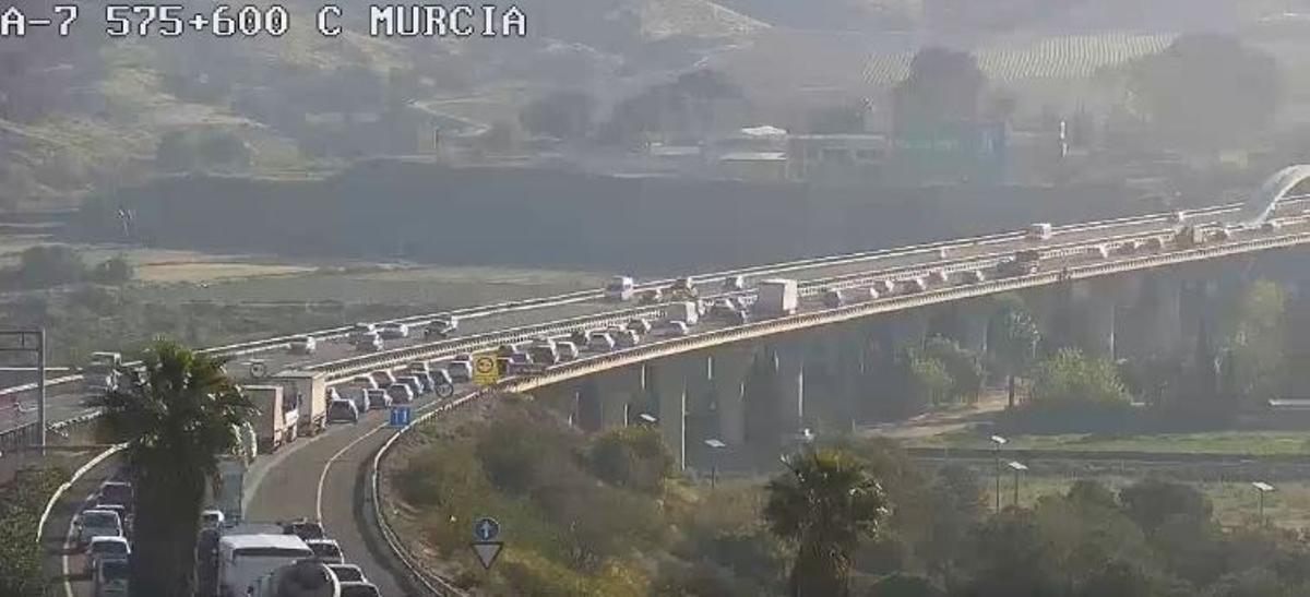 Imagen de retenciones en la A-7, este martes