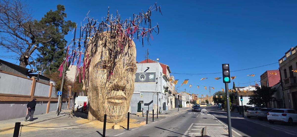 La falla experimental dedicada a la autocensura humana y con homenaje a las víctimas de la dana de Pinedo
