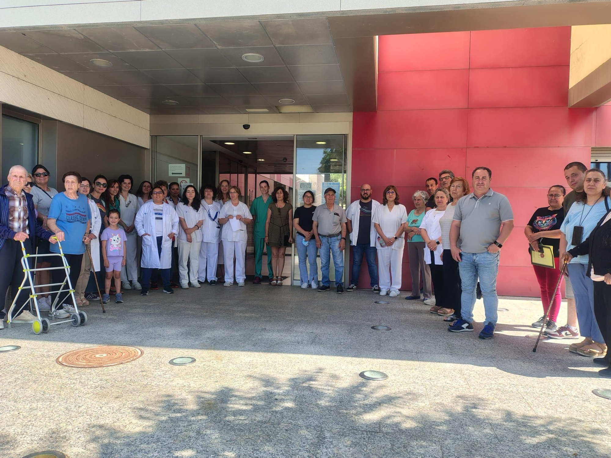 Zamora "se paraliza" para pedir que el tren vuelva a parar en Sanabria