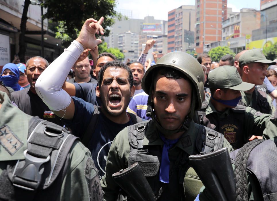 Tensió a Veneçuela per l'aixecament civil promogut per Guaidó