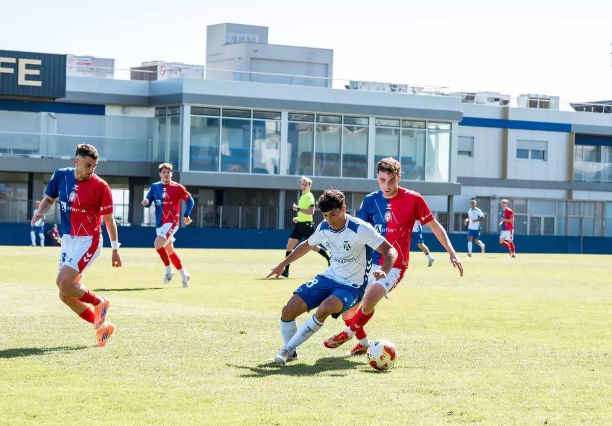 Al Tenerife B se le escapa el partido en las dos áreas