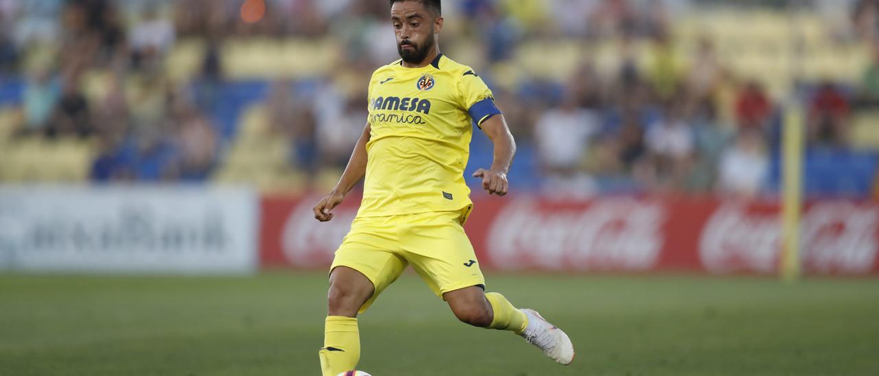 Jaume Costa en un partido con el Villarreal, su equipo hasta el 30 de junio