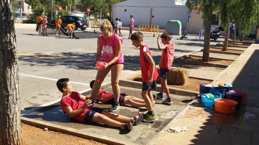 La &#039;Gimcana Pagesa&#039; reúne a decenas de niños de Santanyí entre juegos campestres