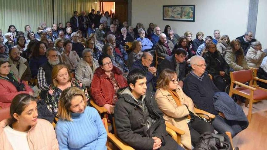 Lleno en la conferencia de Felipe Senén en la iglesia de Santa Cruz