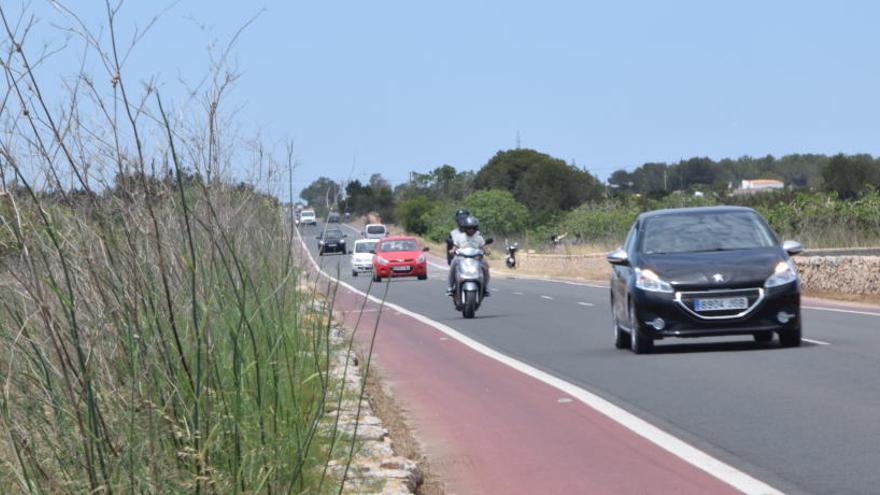 Herida grave una motorista de 33 años al salirse de la carretera en Formentera