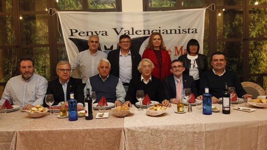 La Peña 18 de marzo lamenta la ausencia de Murthy y Koh en su fiesta