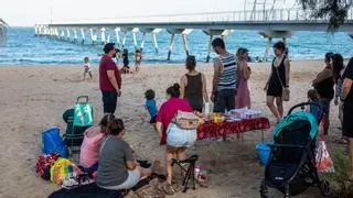 Albiol sanciona la "música molesta" y la acampada en la playa de Badalona: ¿qué más no se puede hacer?
