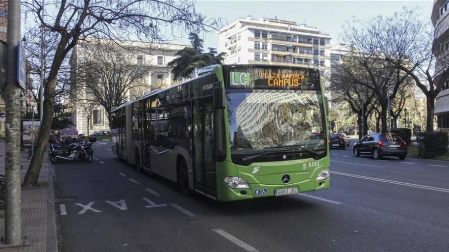 Los buses que llegan al campus de Cáceres se modifican por las obras del párking Primo de Rivera