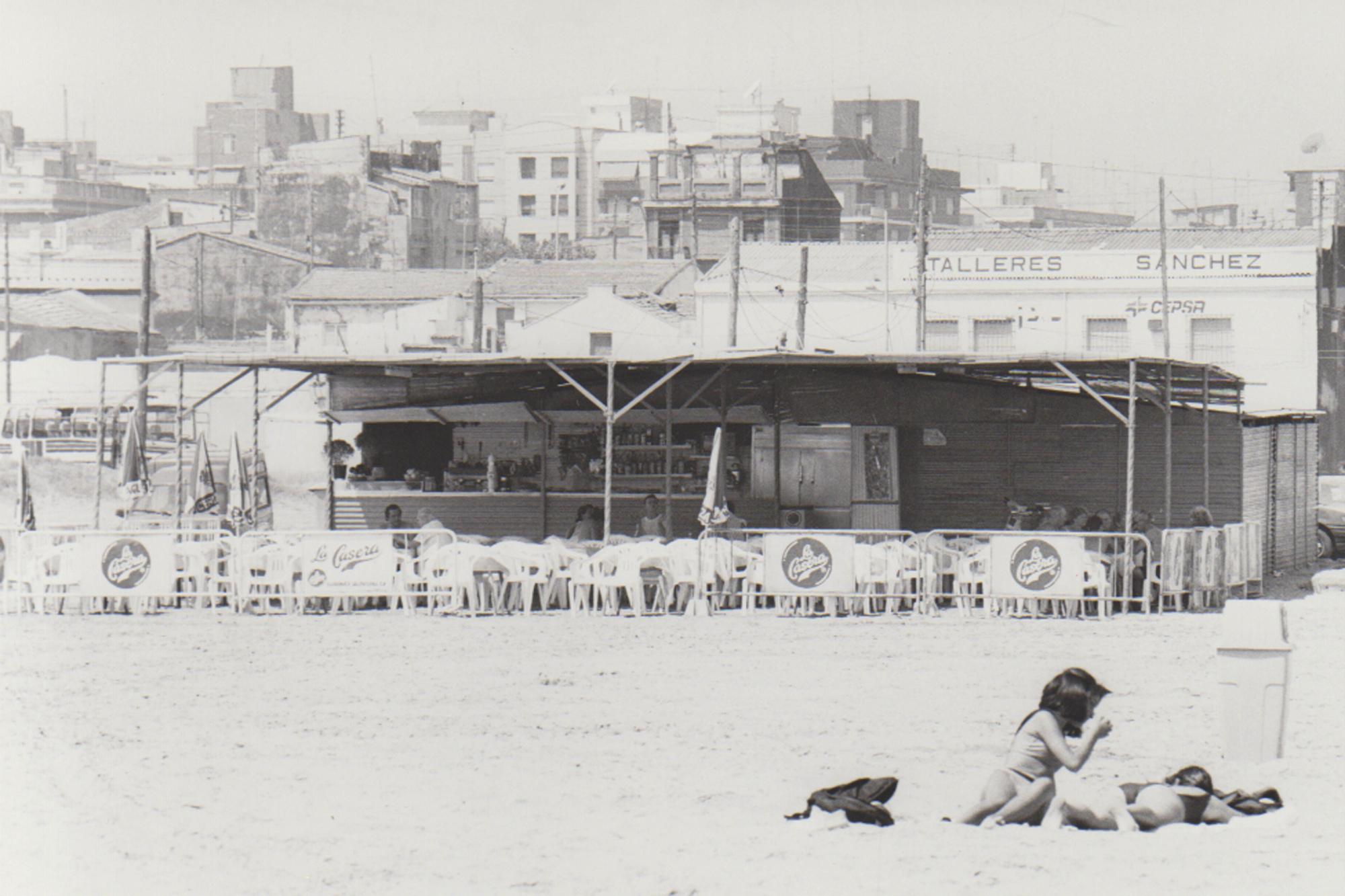 Así eran los chiringuitos en las playas de València y Alboraia en los años 80