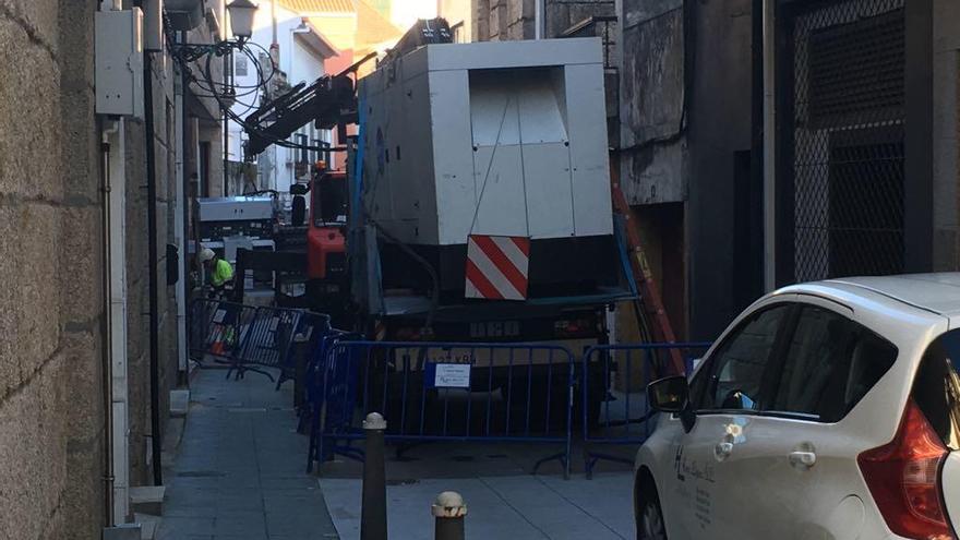 El cambio del transformador en la calle Rapeta.