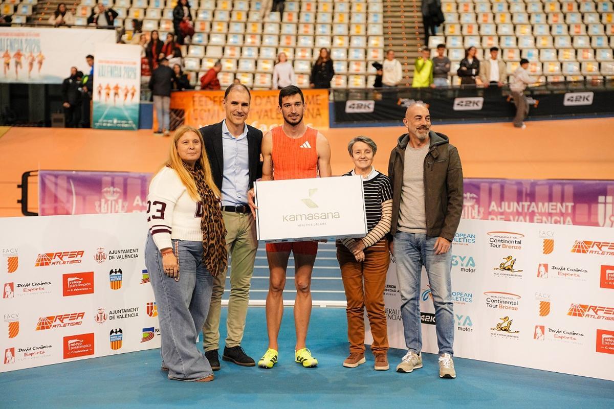 Quique Llopis es agasajado como campeón del Gran Premio Ciudad de Valencia